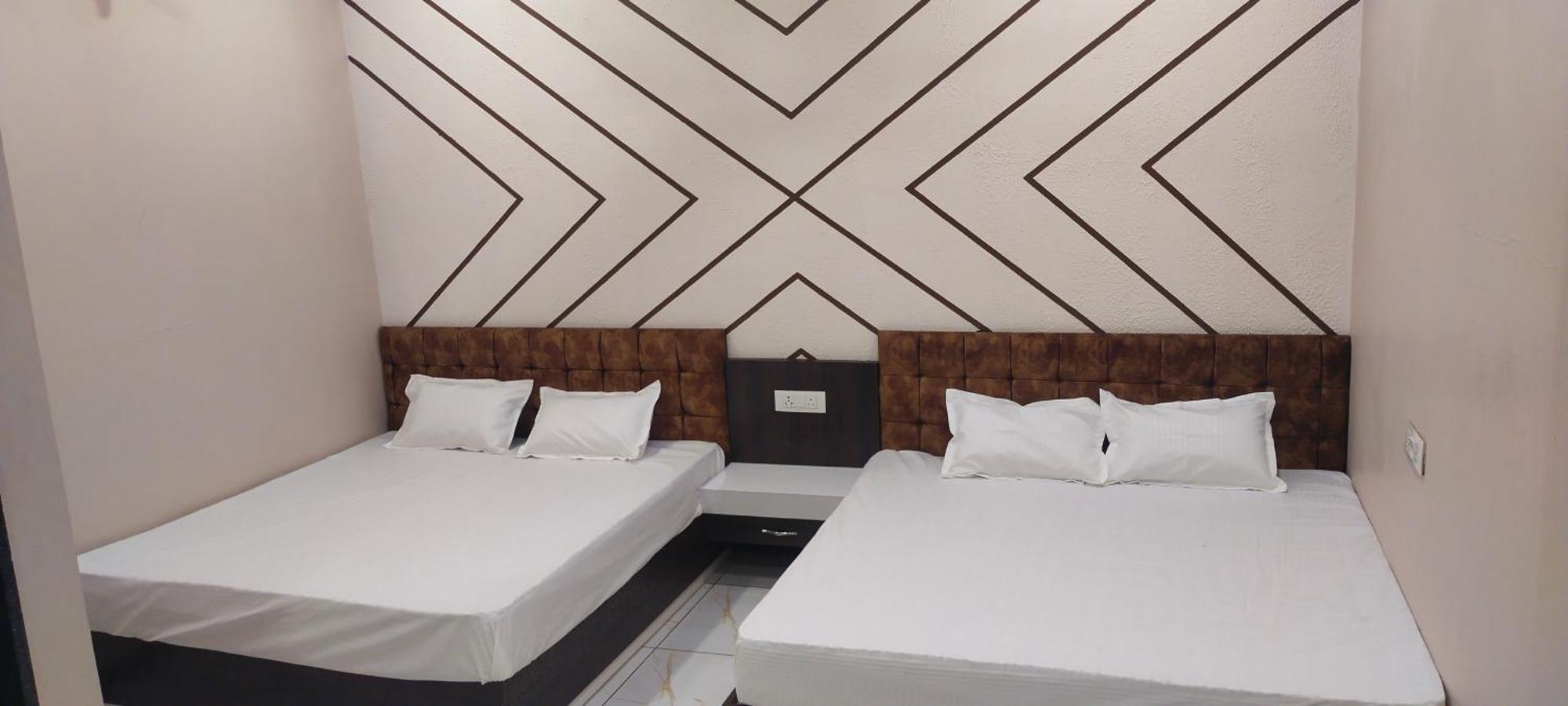 Anant Home Stay Ujjain Exteriör bild