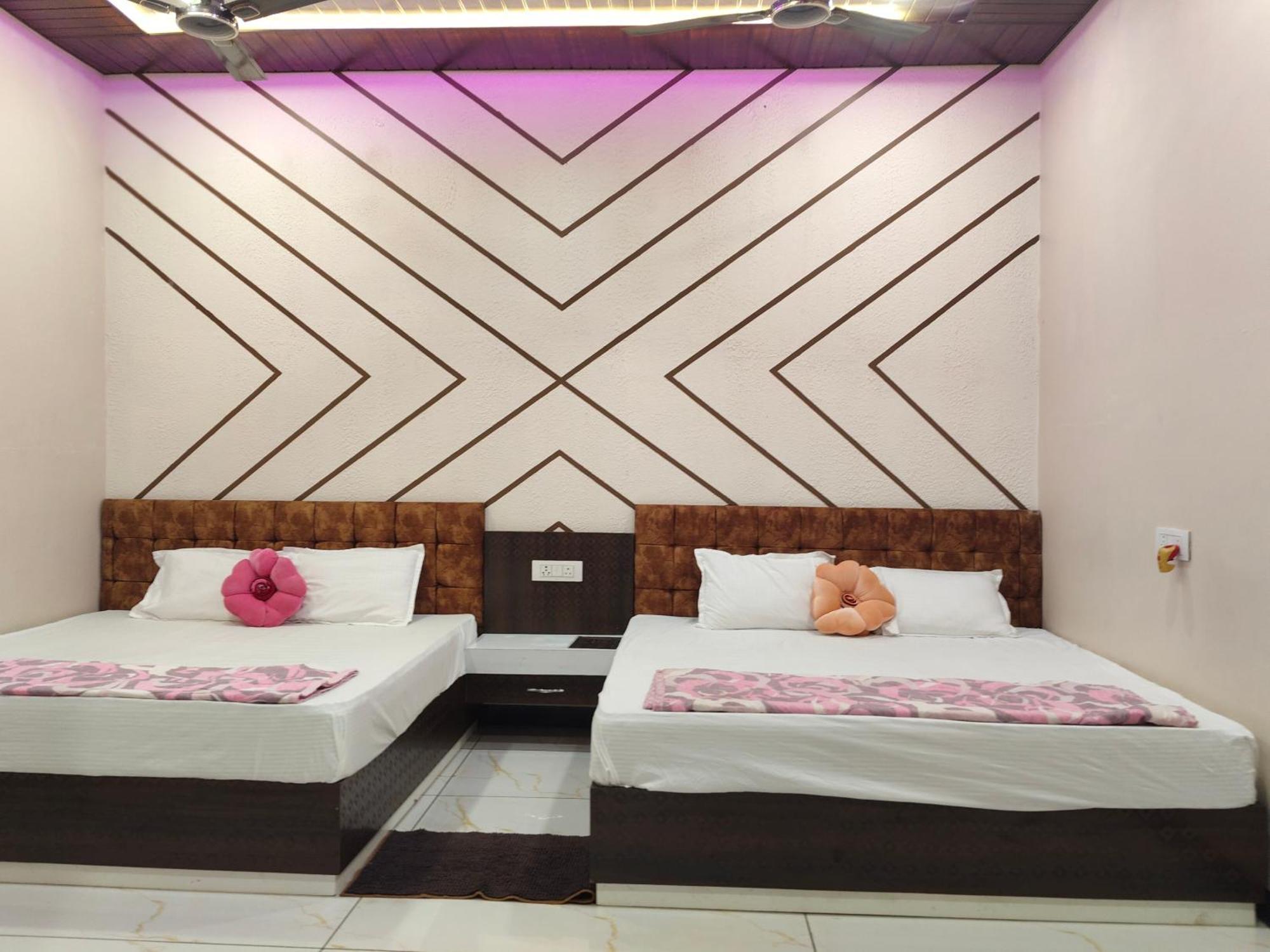 Anant Home Stay Ujjain Rum bild